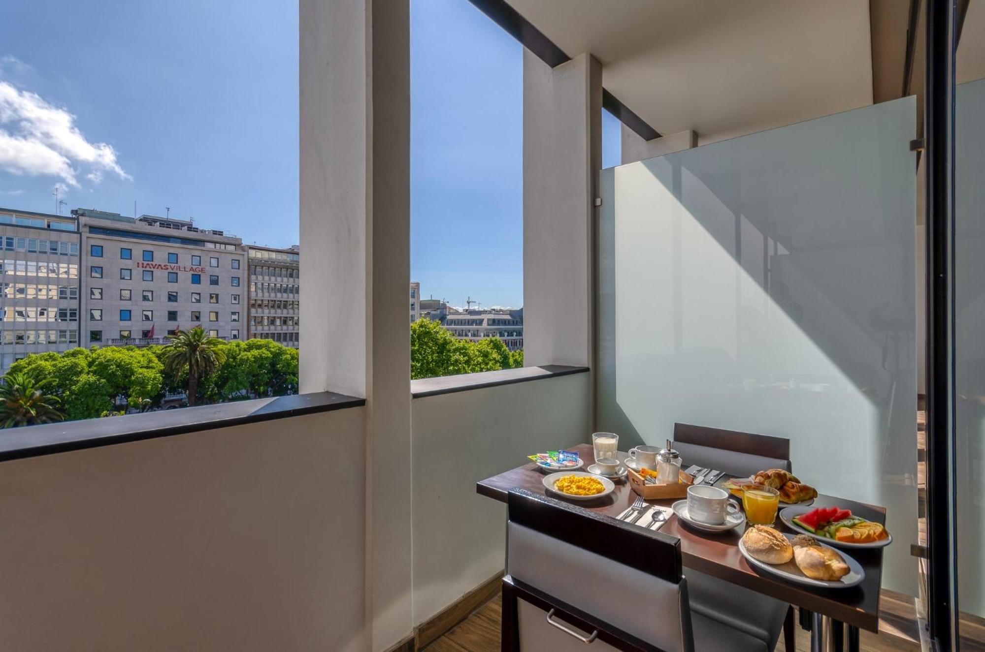 Executive Twin Room with Balcony