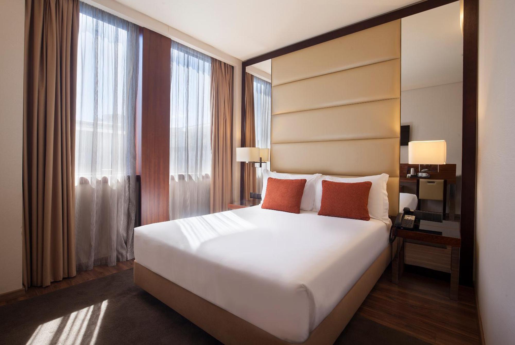 Deluxe Double Room with Avenue View
